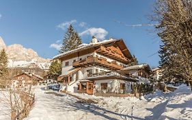 Cantore, Cortina By Short Holidays